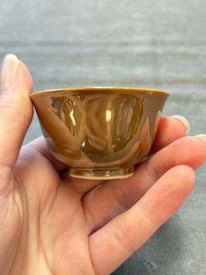 Four Chinese blue and white capucin-ground cups and saucers with landscape design, Yongzheng — 照片 24