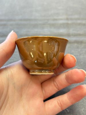 Four Chinese blue and white capucin-ground cups and saucers with landscape design, Yongzheng — 照片 29