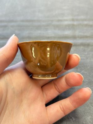 Four Chinese blue and white capucin-ground cups and saucers with landscape design, Yongzheng — 照片 30