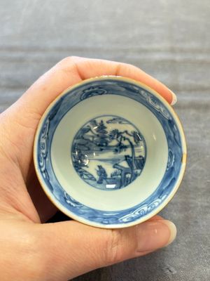 Four Chinese blue and white capucin-ground cups and saucers with landscape design, Yongzheng — 照片 31