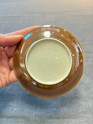 Four Chinese blue and white capucin-ground cups and saucers with landscape design, Yongzheng — 照片 4