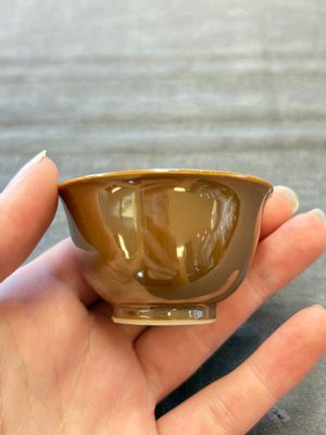 Four Chinese blue and white capucin-ground cups and saucers with landscape design, Yongzheng — 照片 9