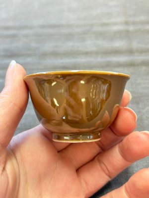 Four Chinese blue and white capucin-ground cups and saucers with landscape design, Yongzheng — 照片 10