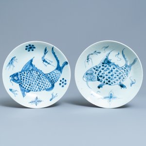 Four Chinese blue and white 'carps and shrimps' dishes, Dehua, 18/19th C. — photo 4