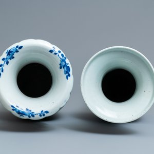 Four Chinese blue and white celadon-ground vases, 19th C. — 照片 12