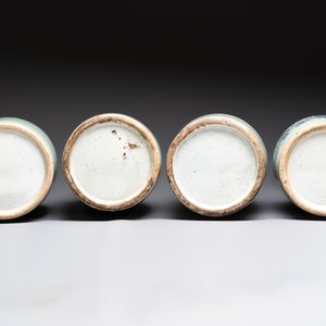 Four Chinese blue and white celadon-ground vases and a ginger jar, 19/20th C. — foto 5