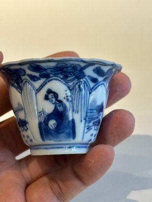 Four Chinese blue and white cups and saucers and a Chinese Imari-style shaving bowl, Kangxi Qianlong — 照片 18