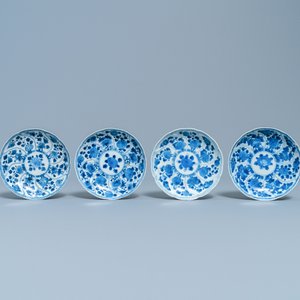 Four Chinese blue and white cups and saucers and three large cups, Kangxi/Qianlong — 照片 3