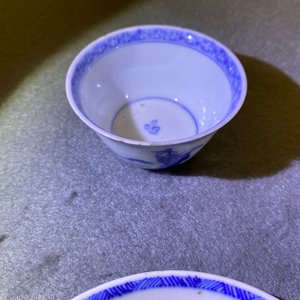 Four Chinese blue and white cups and saucers, Kangxi — 照片 28