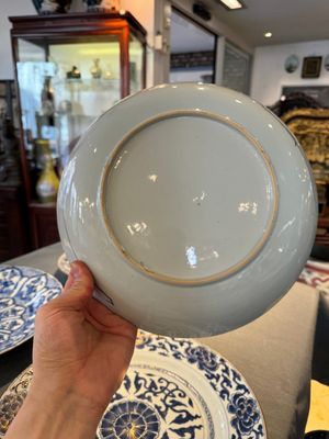 Four Chinese blue and white dishes with floral design, Kangxi/Yongzheng — photo 13