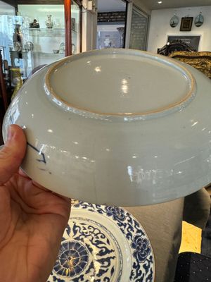 Four Chinese blue and white dishes with floral design, Kangxi/Yongzheng — photo 14