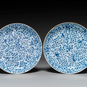 Four Chinese blue and white dishes with floral design, Kangxi/Yongzheng — photo 2