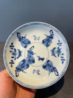 Four Chinese blue and white 'Eight Immortals' cups and saucers and five saucers, Chenghua and Lu mark, Kangxi — foto 2