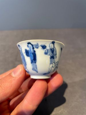 Four Chinese blue and white 'Eight Immortals' cups and saucers and five saucers, Chenghua and Lu mark, Kangxi — foto 29