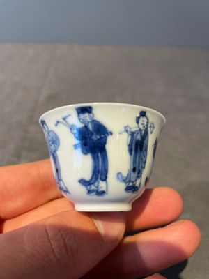 Four Chinese blue and white 'Eight Immortals' cups and saucers and five saucers, Chenghua and Lu mark, Kangxi — foto 31
