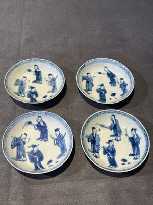 Four Chinese blue and white 'Eight Immortals' cups and saucers and five saucers, Chenghua and Lu mark, Kangxi — foto 40
