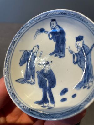 Four Chinese blue and white 'Eight Immortals' cups and saucers and five saucers, Chenghua and Lu mark, Kangxi — foto 42