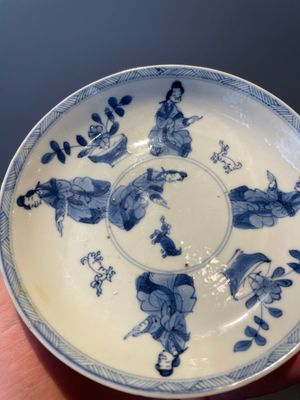 Four Chinese blue and white 'Eight Immortals' cups and saucers and five saucers, Chenghua and Lu mark, Kangxi — foto 6
