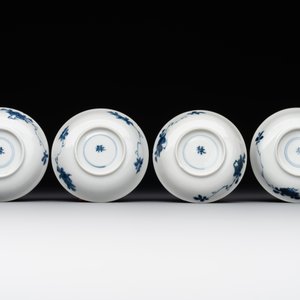 Four Chinese blue and white 'Eight Immortals' cups and saucers and five saucers, Chenghua and Lu mark, Kangxi — foto 5