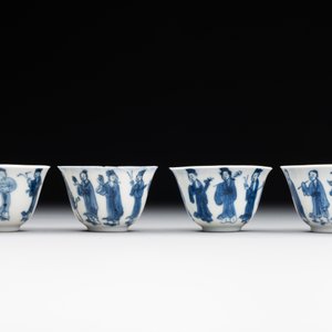 Four Chinese blue and white 'Eight Immortals' cups and saucers and five saucers, Chenghua and Lu mark, Kangxi — foto 9