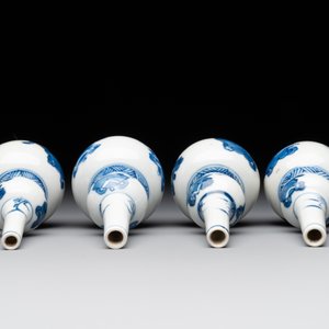 Four Chinese blue and white 'Eight Treasures 八寶' double gourd vases, Kangxi — foto 3