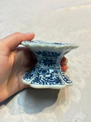 Four Chinese blue and white, famille rose and Imari-style salts and one Samson Paris salt, 18/19th C. — 照片 16