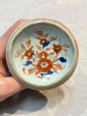Four Chinese blue and white, famille rose and Imari-style salts and one Samson Paris salt, 18/19th C. — 照片 20
