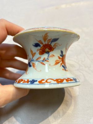 Four Chinese blue and white, famille rose and Imari-style salts and one Samson Paris salt, 18/19th C. — 照片 22