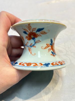 Four Chinese blue and white, famille rose and Imari-style salts and one Samson Paris salt, 18/19th C. — 照片 24