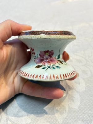 Four Chinese blue and white, famille rose and Imari-style salts and one Samson Paris salt, 18/19th C. — 照片 29