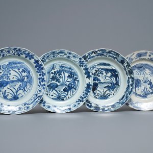 Four Chinese blue and white kraak porcelain 'deer' plates, Wanli — 照片 1