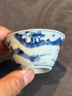 Four Chinese blue and white 'landscape' cups and saucers, Kangxi — photo 13