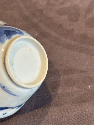 Four Chinese blue and white 'landscape' cups and saucers, Kangxi — photo 18