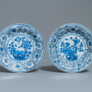 Four Chinese blue and white lobed dishes with floral design, Kangxi — photo 2