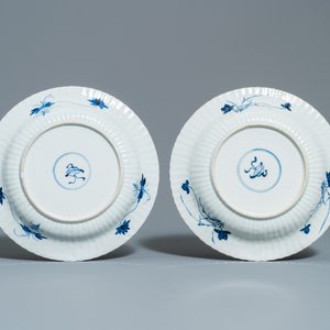 Four Chinese blue and white lobed dishes with floral design, Kangxi — photo 3