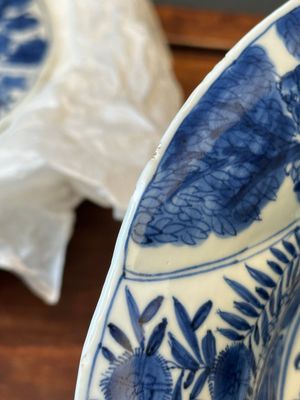 Four Chinese blue and white lobed 'phoenix and monkey' plates, flower mark, Kangxi — 照片 15
