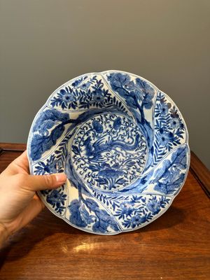 Four Chinese blue and white lobed 'phoenix and monkey' plates, flower mark, Kangxi — 照片 2