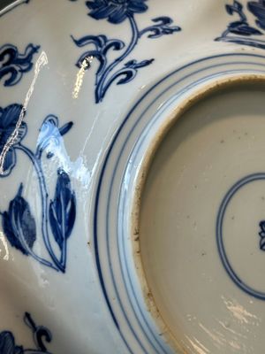 Four Chinese blue and white lobed 'phoenix and monkey' plates, flower mark, Kangxi — 照片 7