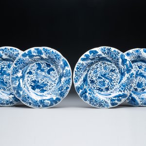 Four Chinese blue and white lobed 'phoenix and monkey' plates, flower mark, Kangxi — 照片 1