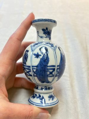 Four Chinese blue and white 'Long Eliza' miniature vases, Kangxi — photo 1