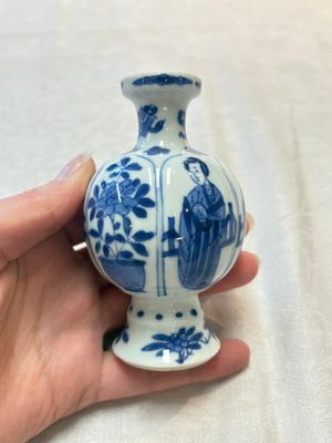 Four Chinese blue and white 'Long Eliza' miniature vases, Kangxi — photo 11