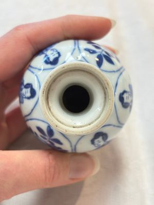 Four Chinese blue and white 'Long Eliza' miniature vases, Kangxi — photo 12
