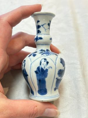 Four Chinese blue and white 'Long Eliza' miniature vases, Kangxi — photo 14