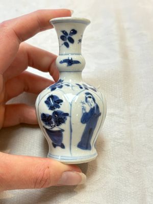 Four Chinese blue and white 'Long Eliza' miniature vases, Kangxi — photo 15