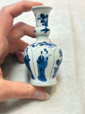 Four Chinese blue and white 'Long Eliza' miniature vases, Kangxi — photo 16