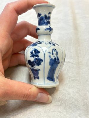 Four Chinese blue and white 'Long Eliza' miniature vases, Kangxi — photo 17