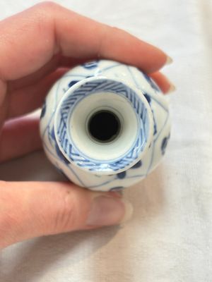Four Chinese blue and white 'Long Eliza' miniature vases, Kangxi — photo 18