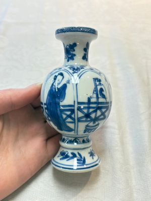 Four Chinese blue and white 'Long Eliza' miniature vases, Kangxi — photo 2