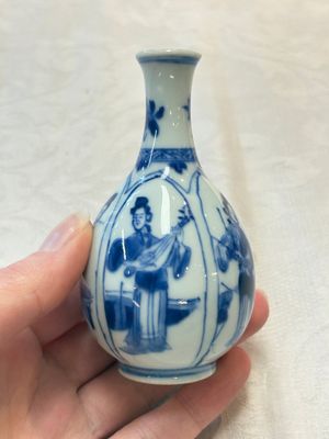 Four Chinese blue and white 'Long Eliza' miniature vases, Kangxi — photo 21