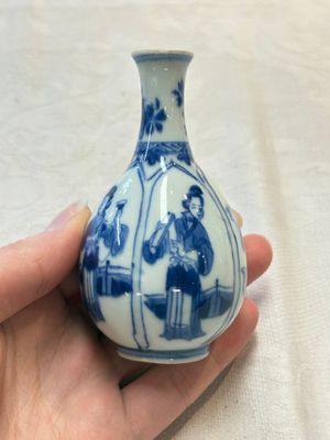 Four Chinese blue and white 'Long Eliza' miniature vases, Kangxi — photo 23